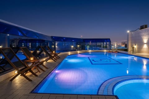 Swimming pool, Swimming pool