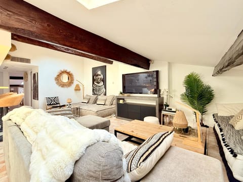 Communal lounge/ TV room, Living room, Lounge or bar, Seating area