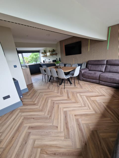 Townhouse - 6 Bed Hot Tub House House in Bowness-on-Windermere