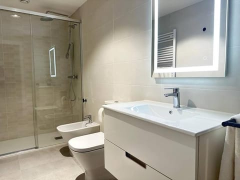 Jacinto Benavente 15, 1L con Parking gratis by YBH Apartment in Vigo