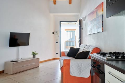 [Airport 8 min] A/C - Netflix- Free Parking Apartment in Bergamo