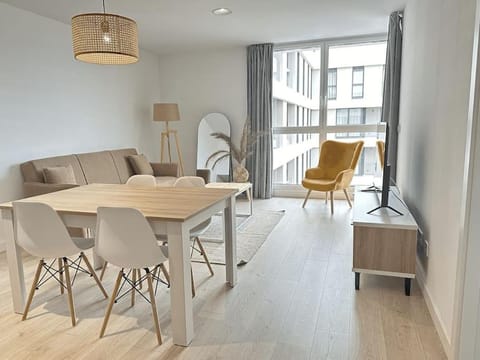 Jacinto Benavente 15, 7A con Parking gratis by YBH Apartment in Vigo