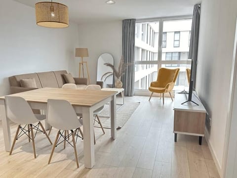 Jacinto Benavente 15, 7A con Parking gratis by YBH Apartment in Vigo