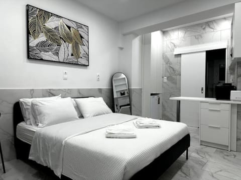 Bed, Kitchen or kitchenette, Photo of the whole room, Bedroom