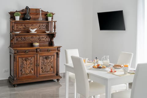 Communal lounge/ TV room, Dining area