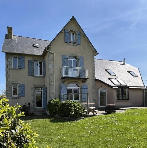 Property building, Patio, Balcony/Terrace, Garden view