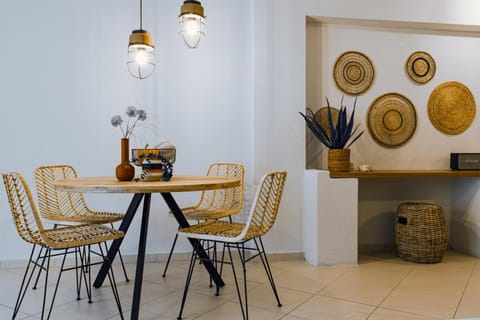 Seating area, Dining area