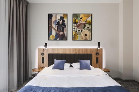 Bed, Photo of the whole room, Decorative detail, Bedroom