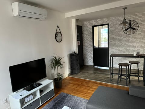 TV and multimedia, Living room, air conditioner