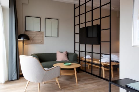 TV and multimedia, Living room, Seating area, internet