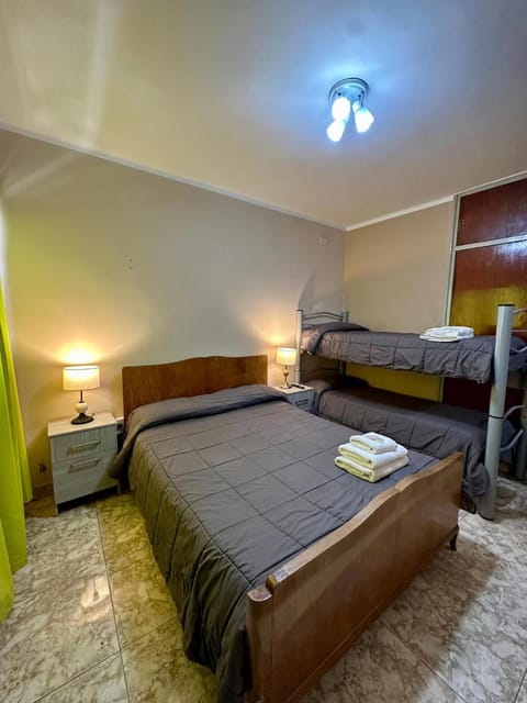 Bed, towels