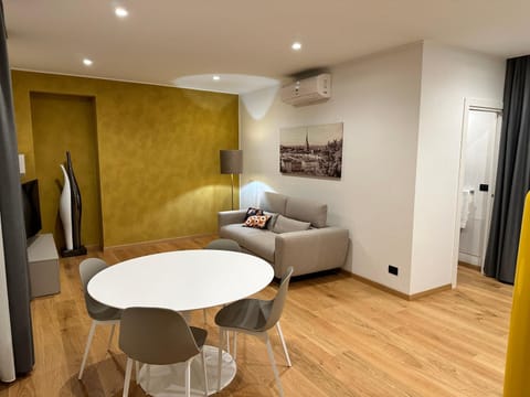 TV and multimedia, Kitchen or kitchenette, Living room, Seating area, Dining area, air conditioner