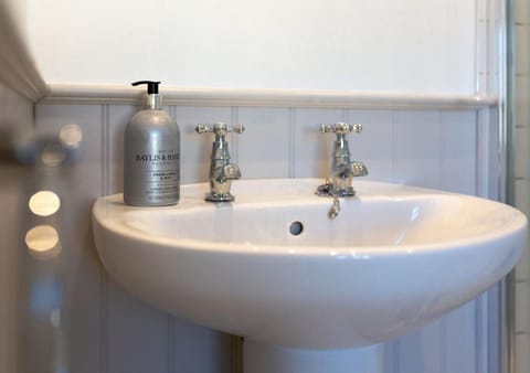 Jasmine Cottage - 2 Bedroom in Heart of Bourton! House in Bourton-on-the-Water