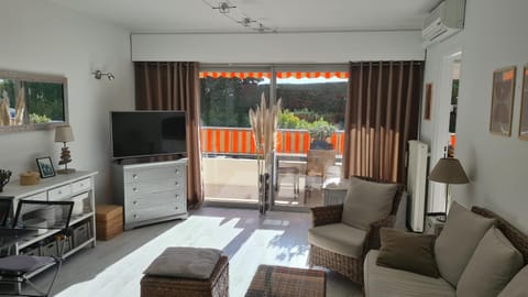 TV and multimedia, Living room, Dining area