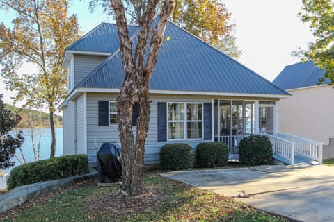 House #04 - Happy Camper-(No Pets) -Private Pier House in Weiss Lake