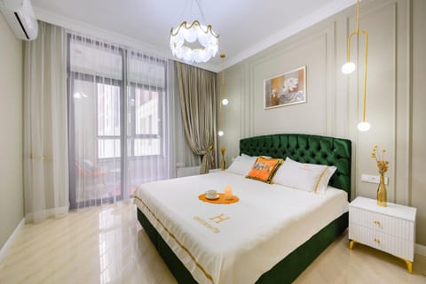 Balcony/Terrace, Photo of the whole room, Bedroom, Mountain view, air conditioner