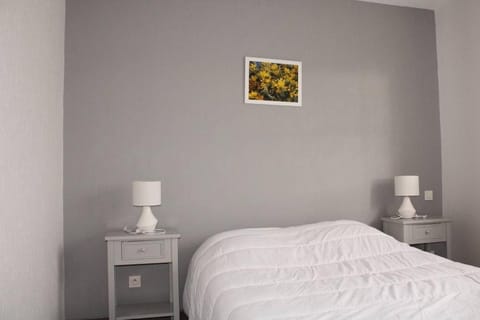 525 - A ERQUY, dans cet immeuble, situé à 300m du centre et 200m de la plage Apartment in Brittany