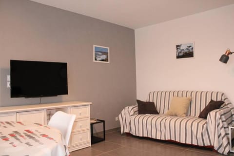 525 - A ERQUY, dans cet immeuble, situé à 300m du centre et 200m de la plage Apartment in Brittany