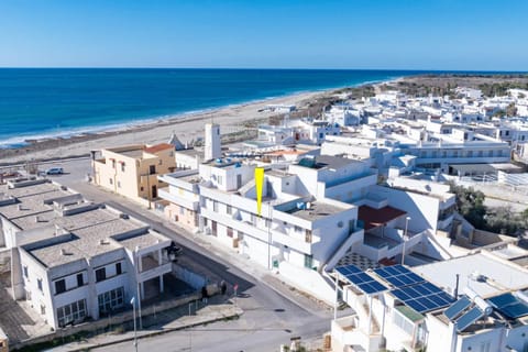 Property building, Nearby landmark, Day, Neighbourhood, Natural landscape, Bird's eye view, Beach, City view, Sea view, Street view, Location