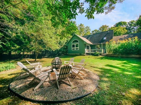 Secluded Home Walk to Marina GameRoom & HotTub House in Sister Bay