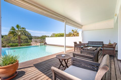 Property building, Balcony/Terrace, Living room, Swimming pool