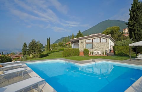 Property building, Natural landscape, Mountain view, Pool view, Swimming pool, sunbed