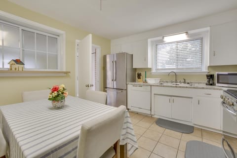 5 Mi to City Park Pet-Friendly Home Near NOLA! House in Metairie