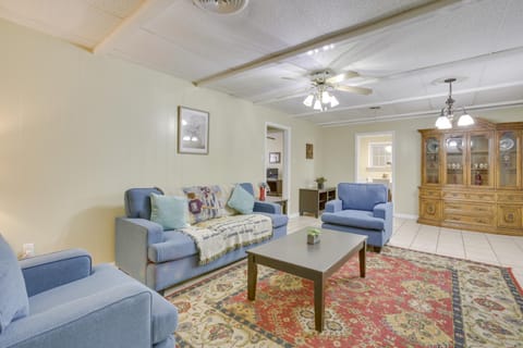 5 Mi to City Park Pet-Friendly Home Near NOLA! House in Metairie