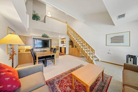 Palisades Tahoe Lodge Rentals Studio Loft #307 Apartment in Palisades Tahoe (Olympic Valley)