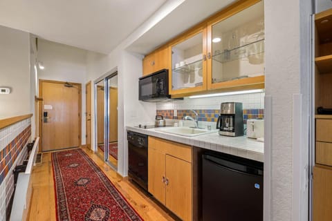 Palisades Tahoe Lodge Rentals Studio Loft #307 Apartment in Palisades Tahoe (Olympic Valley)