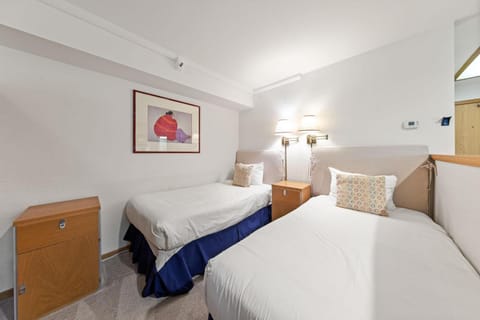 Palisades Tahoe Lodge Rentals Studio Loft #308 Apartment in Palisades Tahoe (Olympic Valley)