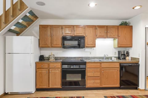 Palisades Tahoe Lodge Rentals Studio Loft #306 Apartment in Palisades Tahoe (Olympic Valley)