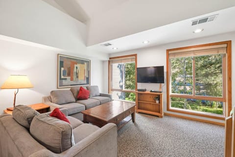 Palisades Tahoe Lodge Rentals Studio Loft #306 Apartment in Palisades Tahoe (Olympic Valley)