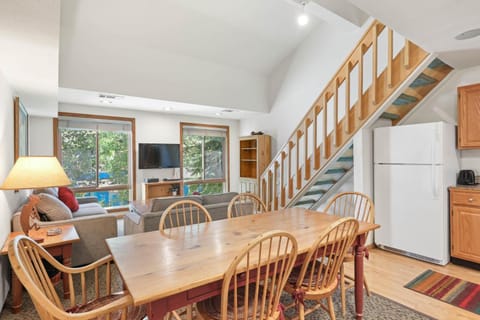 Palisades Tahoe Lodge Rentals Studio Loft #306 Apartment in Palisades Tahoe (Olympic Valley)