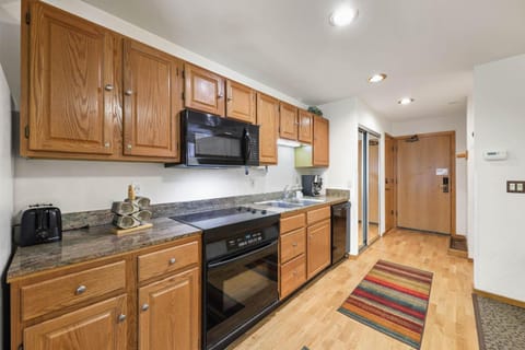 Palisades Tahoe Lodge Rentals Studio Loft #306 Apartment in Palisades Tahoe (Olympic Valley)