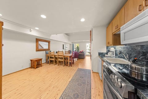 Palisades Tahoe Lodge Rentals Studio Loft #315 Apartment in Palisades Tahoe (Olympic Valley)