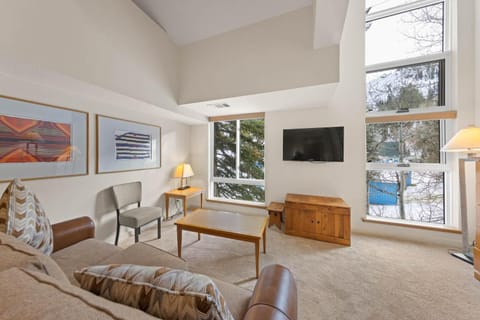 Palisades Tahoe Lodge Rentals Studio Loft #310 Apartment in Palisades Tahoe (Olympic Valley)