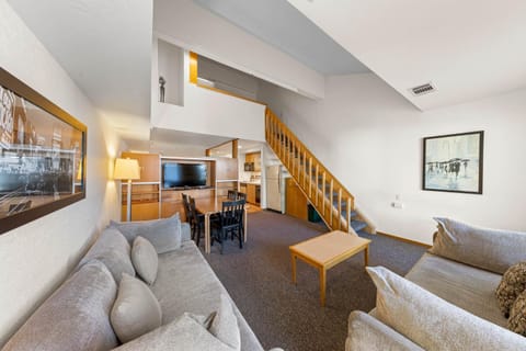 Palisades Tahoe Lodge Rentals Studio Loft #317 Apartment in Palisades Tahoe (Olympic Valley)