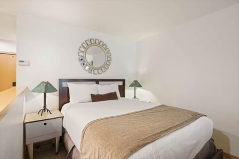 Palisades Tahoe Lodge Rentals Studio Loft #345 Apartment in Palisades Tahoe (Olympic Valley)