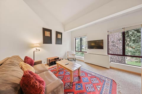 Palisades Tahoe Lodge Rentals Studio Loft #345 Apartment in Palisades Tahoe (Olympic Valley)
