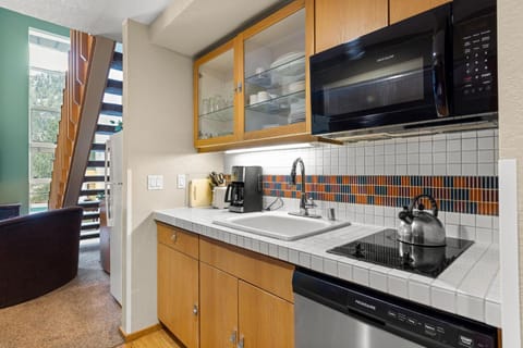 Palisades Tahoe Lodge Rentals Studio Loft #331 Apartment in Palisades Tahoe (Olympic Valley)