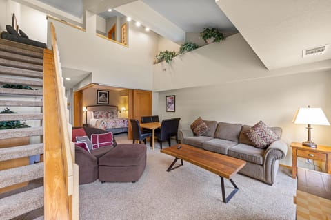 Palisades Tahoe Lodge Rentals Studio Loft #331 Apartment in Palisades Tahoe (Olympic Valley)