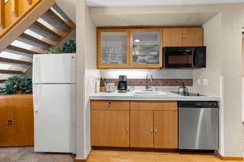 Palisades Tahoe Lodge Rentals Studio Loft #331 Apartment in Palisades Tahoe (Olympic Valley)
