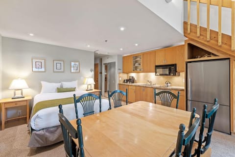 Palisades Tahoe Lodge Rentals Studio Loft #349 Apartment in Palisades Tahoe (Olympic Valley)