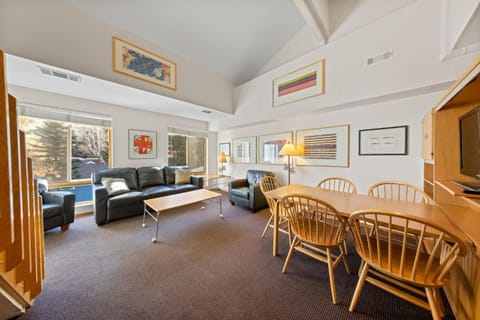 Palisades Tahoe Lodge Rentals Studio Loft #314 Apartment in Palisades Tahoe (Olympic Valley)