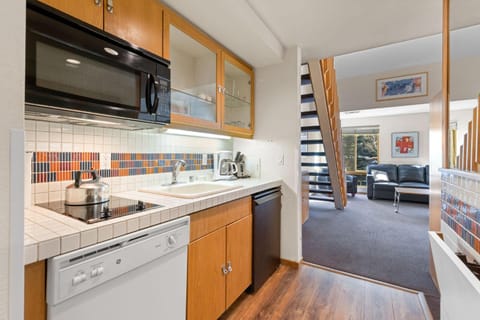 Palisades Tahoe Lodge Rentals Studio Loft #314 Apartment in Palisades Tahoe (Olympic Valley)