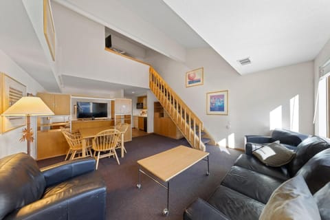 Palisades Tahoe Lodge Rentals Studio Loft #314 Apartment in Palisades Tahoe (Olympic Valley)