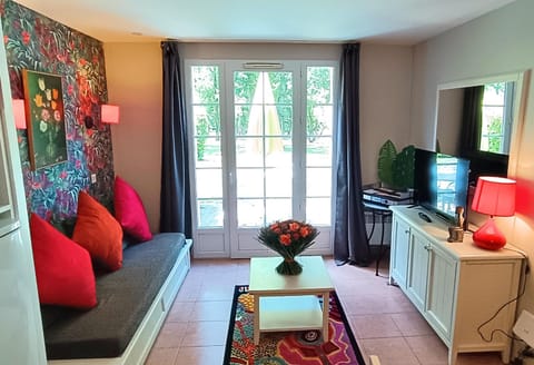 Communal lounge/ TV room, TV and multimedia, Living room, Evening entertainment