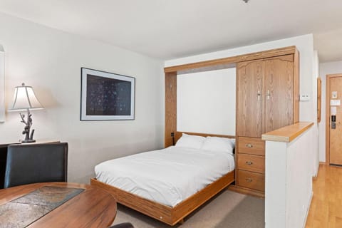 Palisades Tahoe Lodge Rentals Studio Loft #353 Apartment in Palisades Tahoe (Olympic Valley)