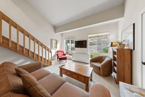 Palisades Tahoe Lodge Rentals Studio Loft #353 Apartment in Palisades Tahoe (Olympic Valley)